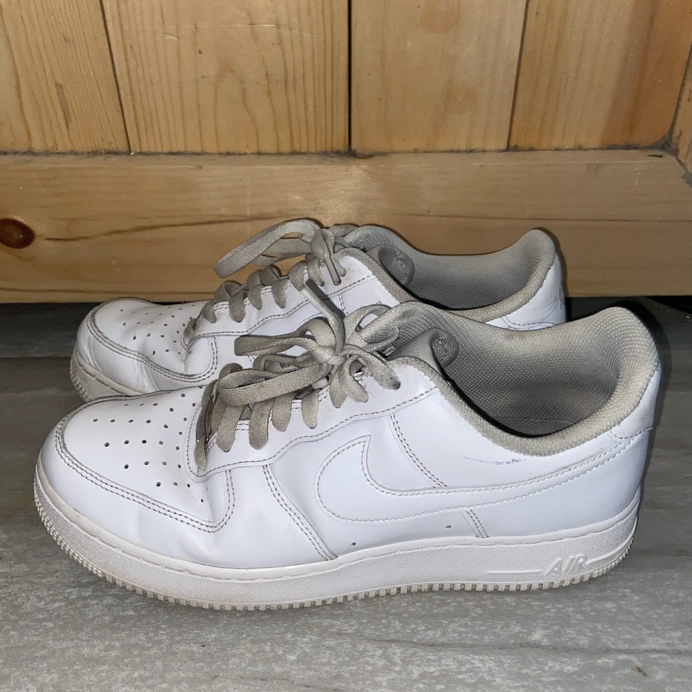 white nike air forces